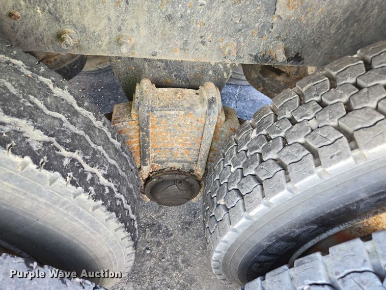 image for item YA1071 2001 Mack RD688 dump truck