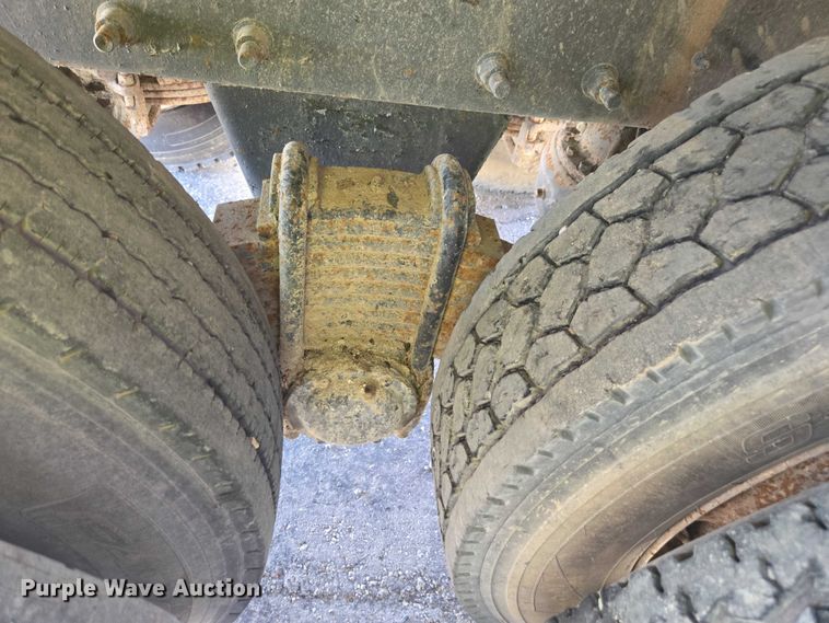 image for item YA1071 2001 Mack RD688 dump truck