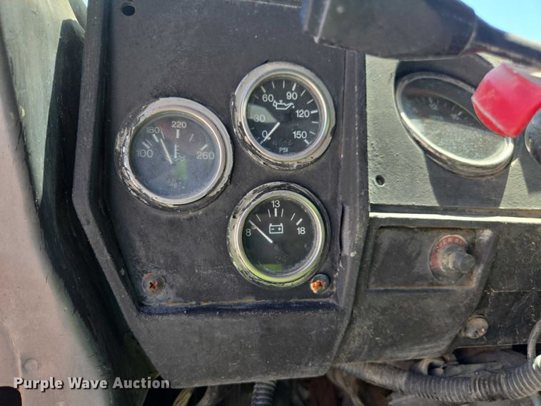 image for item YA1071 2001 Mack RD688 dump truck