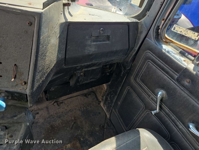 image for item YA1071 2001 Mack RD688 dump truck