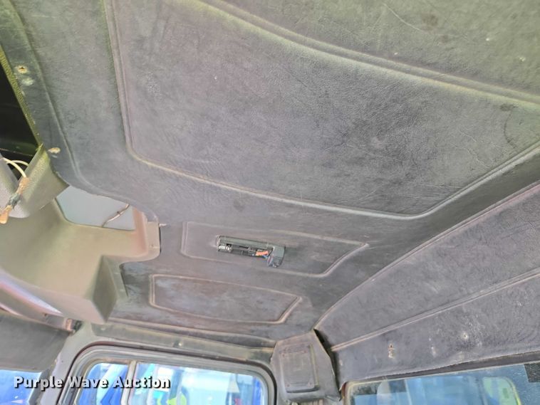 image for item YA1071 2001 Mack RD688 dump truck