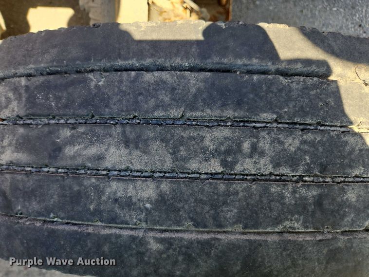 image for item YA1071 2001 Mack RD688 dump truck