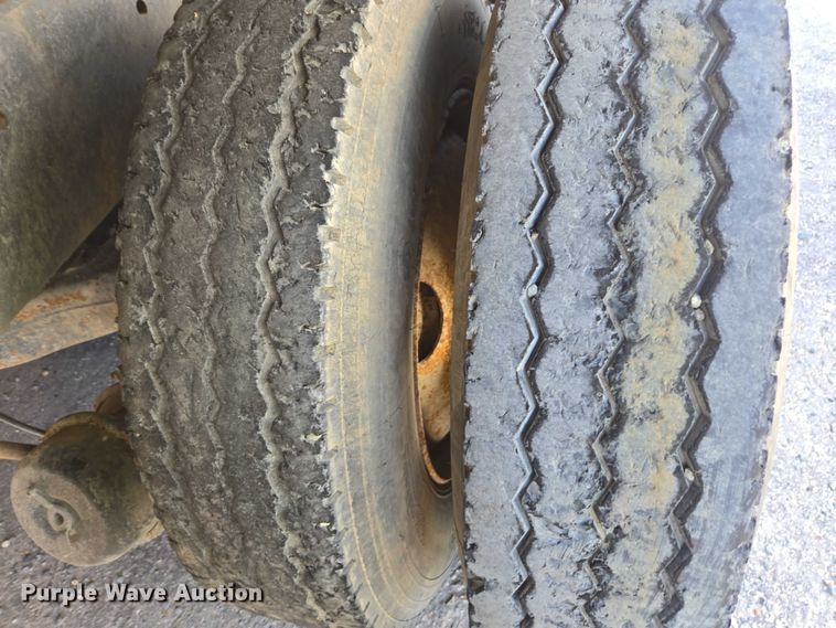 image for item YA1071 2001 Mack RD688 dump truck