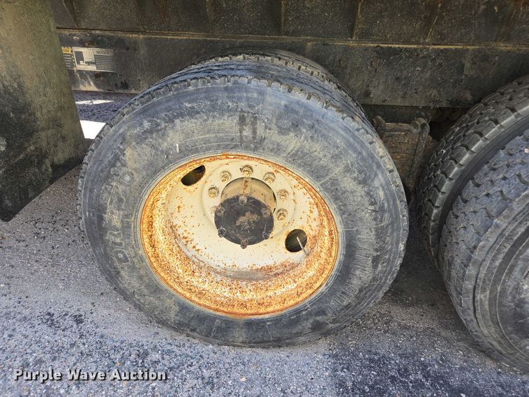 image for item YA1071 2001 Mack RD688 dump truck