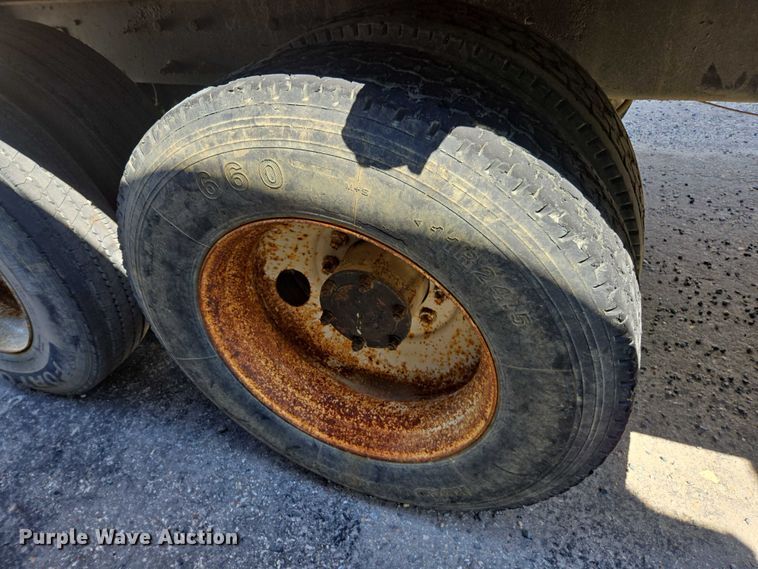 image for item YA1071 2001 Mack RD688 dump truck