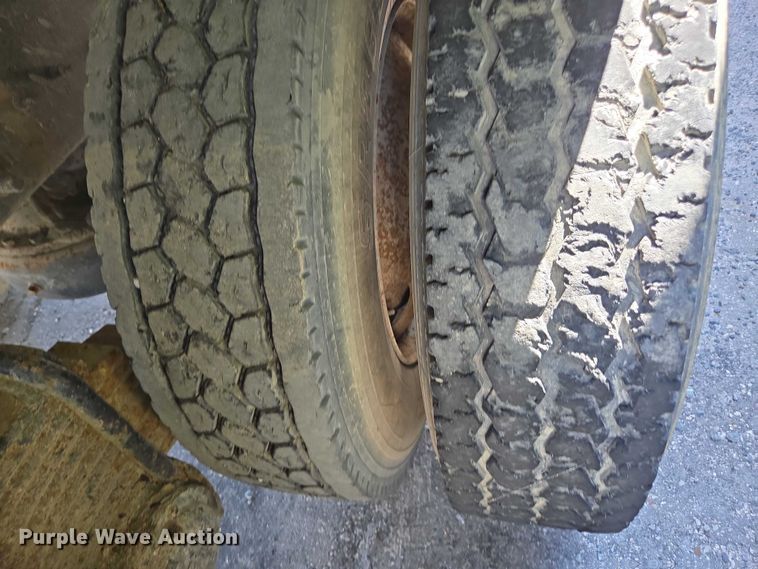 image for item YA1071 2001 Mack RD688 dump truck