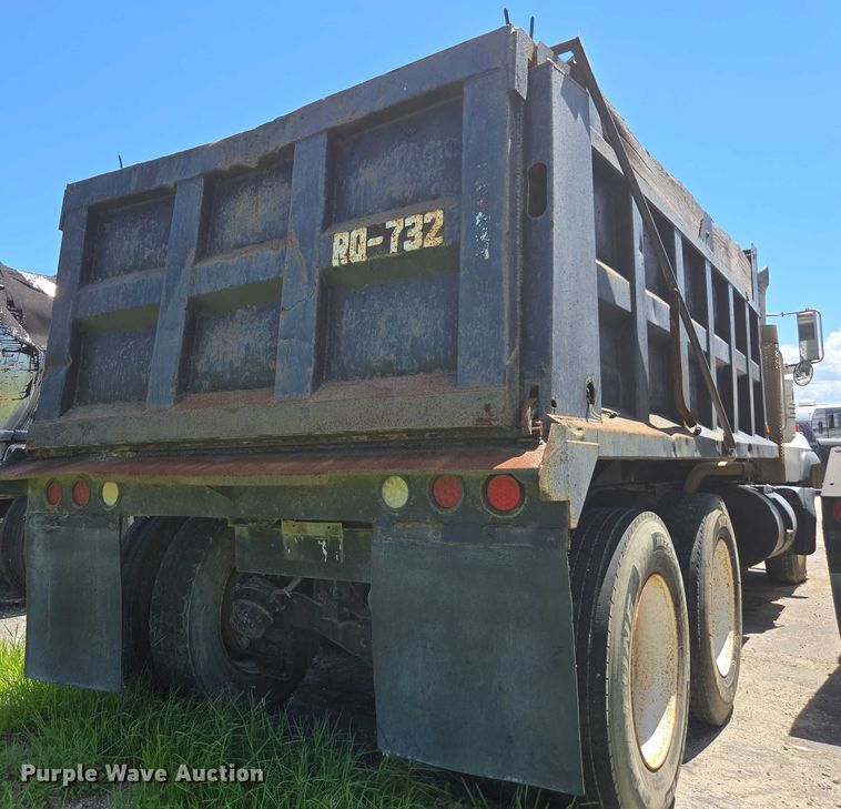image for item YA1079 2001 Mack RD dump truck