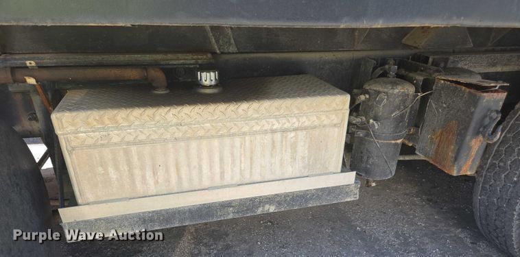 image for item YA1079 2001 Mack RD dump truck