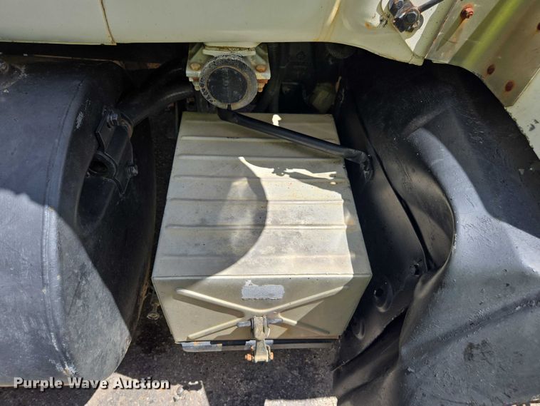 image for item YA1079 2001 Mack RD dump truck