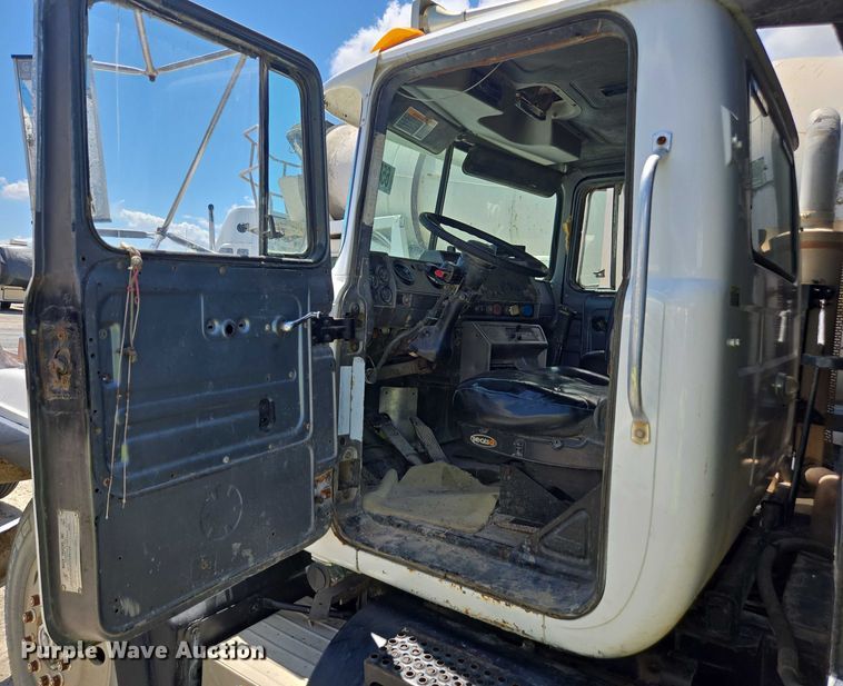 image for item YA1079 2001 Mack RD dump truck