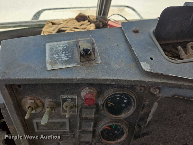 image for item YA1079 2001 Mack RD dump truck