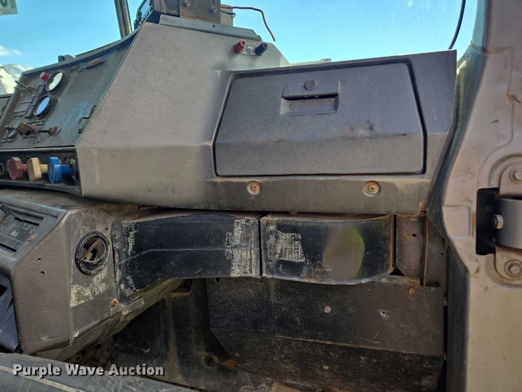 image for item YA1079 2001 Mack RD dump truck