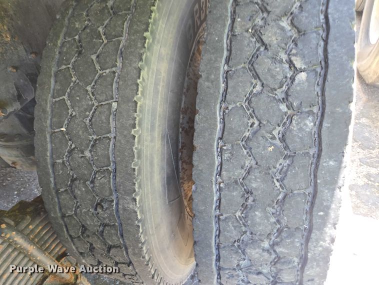 image for item YA1079 2001 Mack RD dump truck