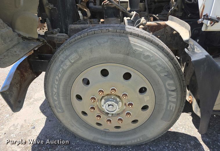 image for item YA1079 2001 Mack RD dump truck