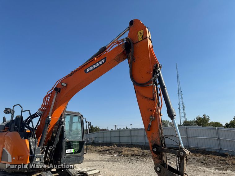 image for item YA1219 2020 Doosan DX140LCR-5 excavator