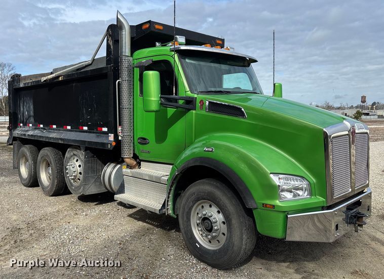 image for item YA1559 2023 Kenworth T880 dump truck