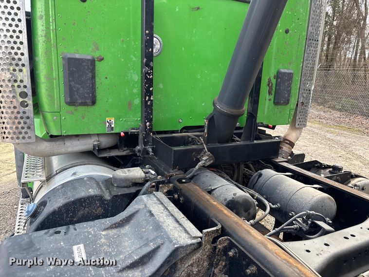 image for item YA1559 2023 Kenworth T880 dump truck