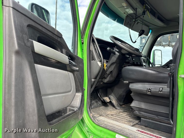 image for item YA1559 2023 Kenworth T880 dump truck