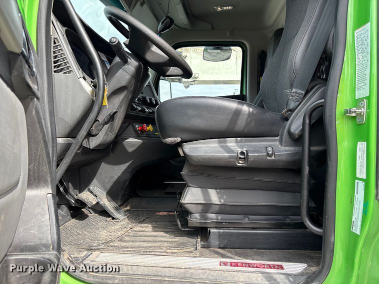 image for item YA1559 2023 Kenworth T880 dump truck