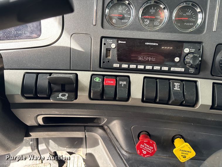 image for item YA1559 2023 Kenworth T880 dump truck