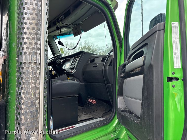 image for item YA1559 2023 Kenworth T880 dump truck