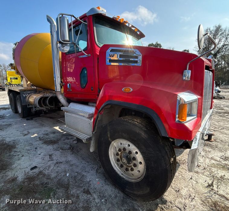 image for item YA1617 2016 Western Star 4700 ready mix truck