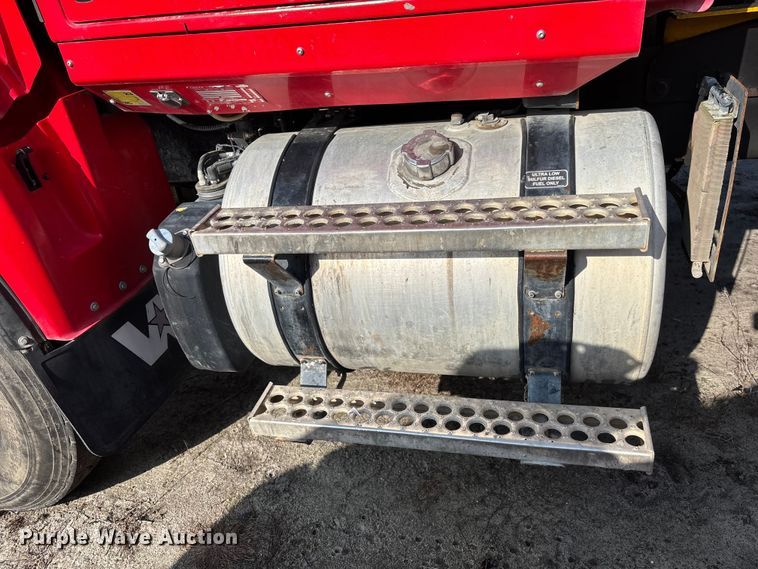 image for item YA1617 2016 Western Star 4700 ready mix truck