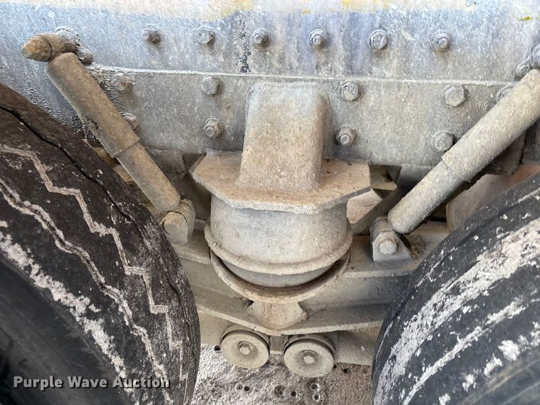 image for item YA1617 2016 Western Star 4700 ready mix truck