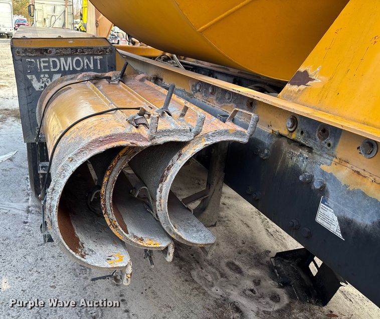 image for item YA1617 2016 Western Star 4700 ready mix truck