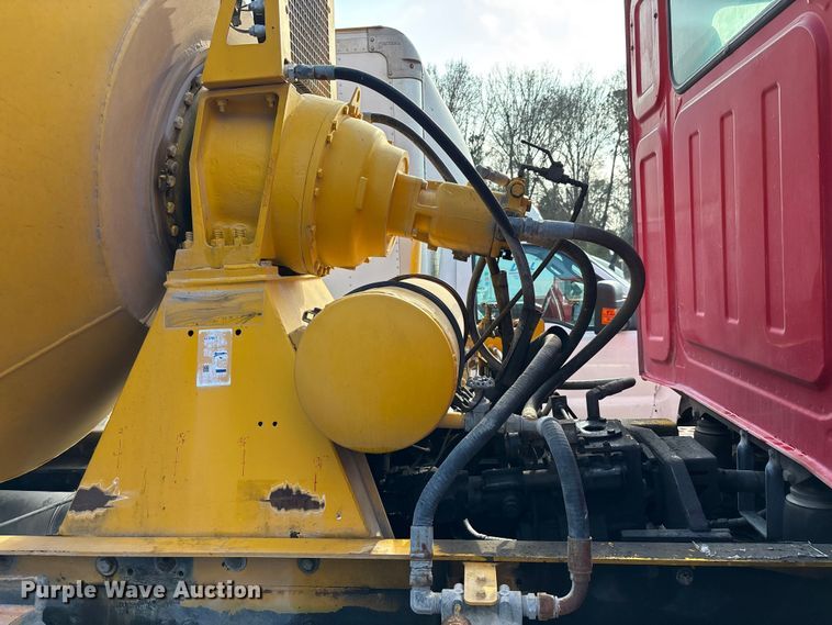 image for item YA1617 2016 Western Star 4700 ready mix truck