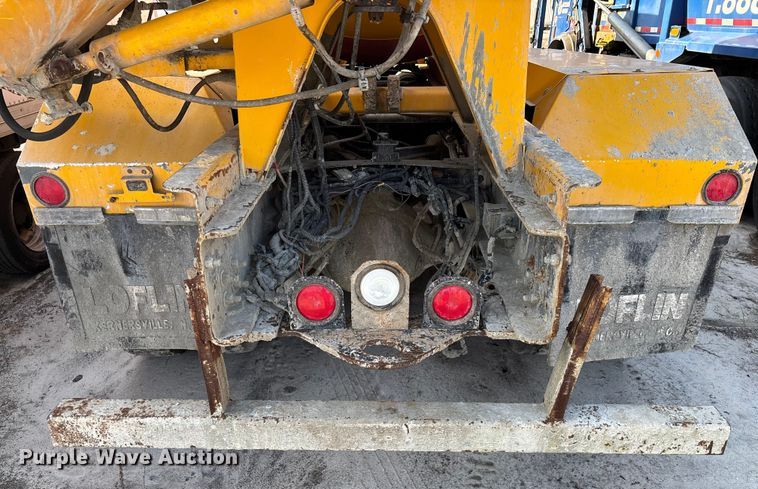 image for item YA1617 2016 Western Star 4700 ready mix truck