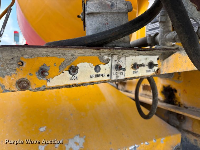 image for item YA1617 2016 Western Star 4700 ready mix truck