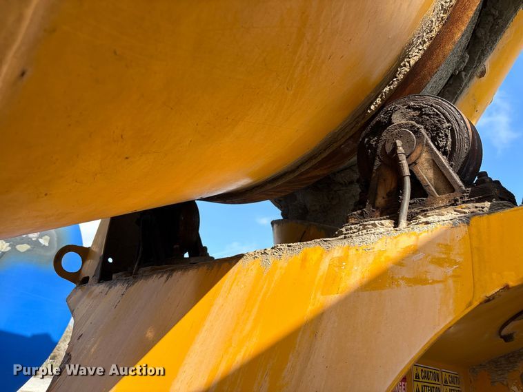 image for item YA1617 2016 Western Star 4700 ready mix truck