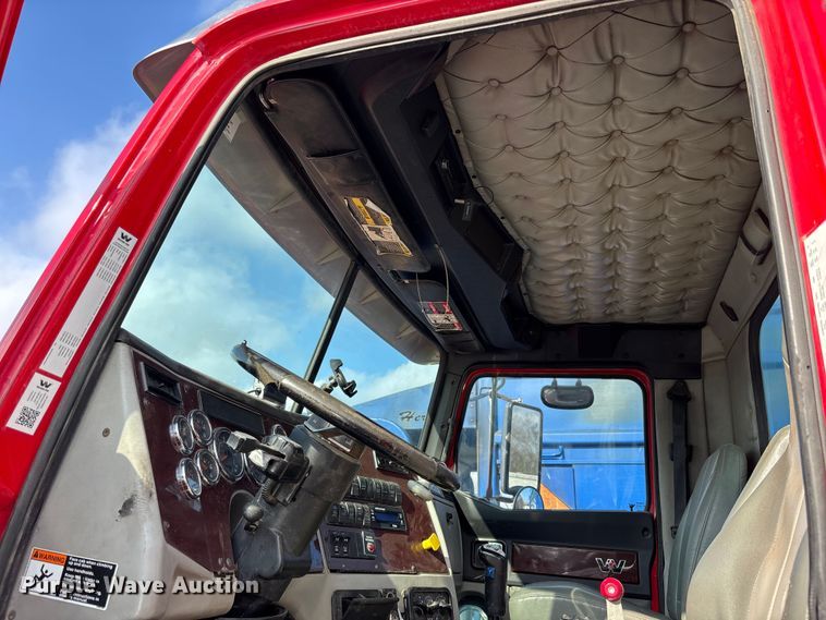 image for item YA1617 2016 Western Star 4700 ready mix truck