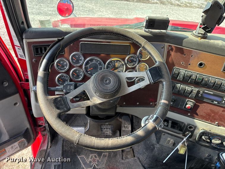 image for item YA1617 2016 Western Star 4700 ready mix truck