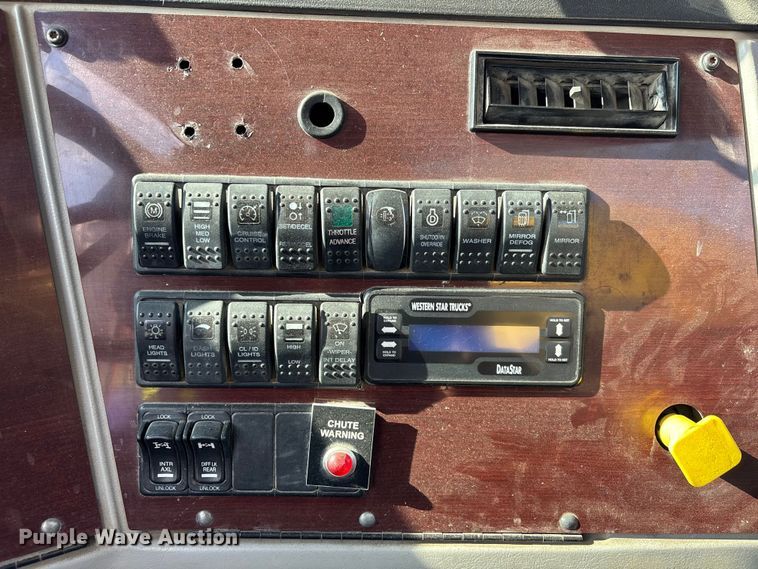 image for item YA1617 2016 Western Star 4700 ready mix truck