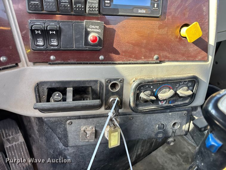 image for item YA1617 2016 Western Star 4700 ready mix truck