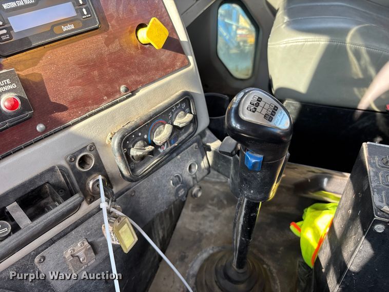 image for item YA1617 2016 Western Star 4700 ready mix truck