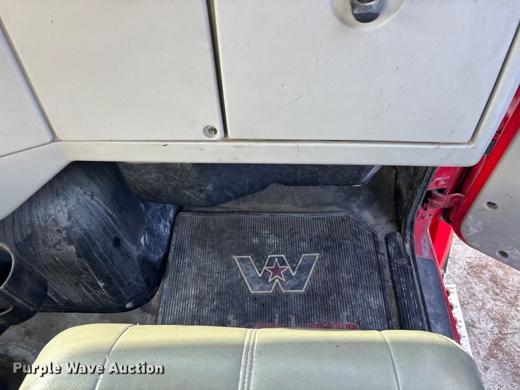 image for item YA1617 2016 Western Star 4700 ready mix truck