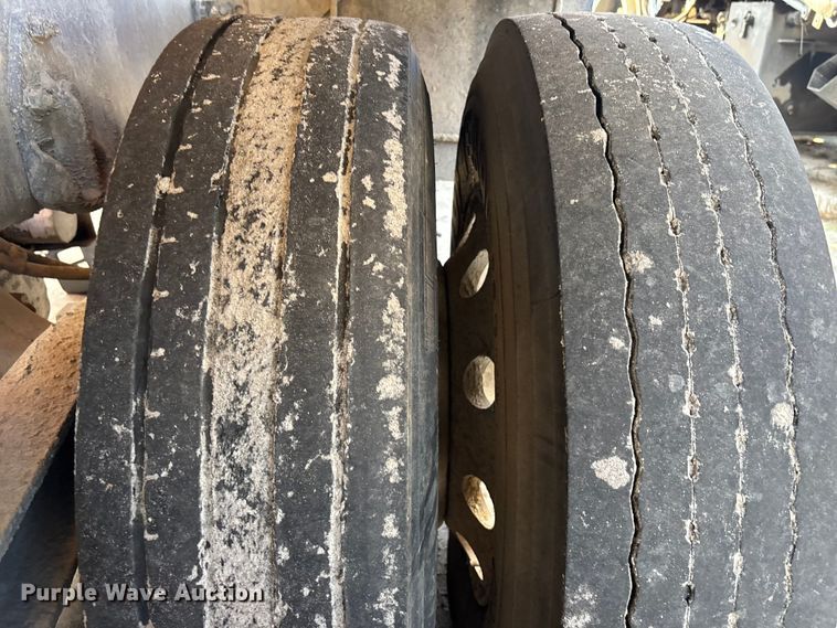 image for item YA1617 2016 Western Star 4700 ready mix truck