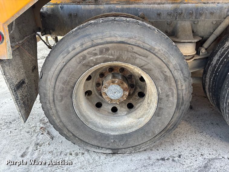 image for item YA1617 2016 Western Star 4700 ready mix truck