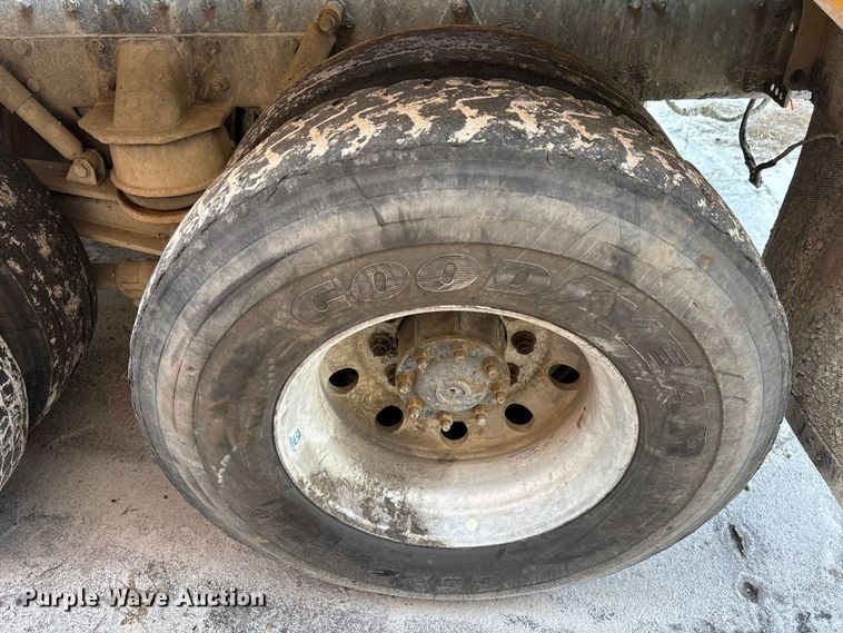 image for item YA1617 2016 Western Star 4700 ready mix truck