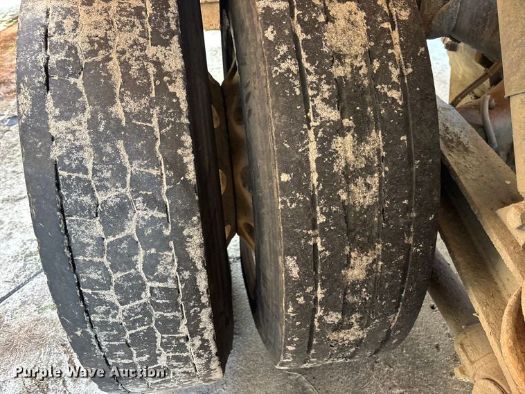 image for item YA1617 2016 Western Star 4700 ready mix truck