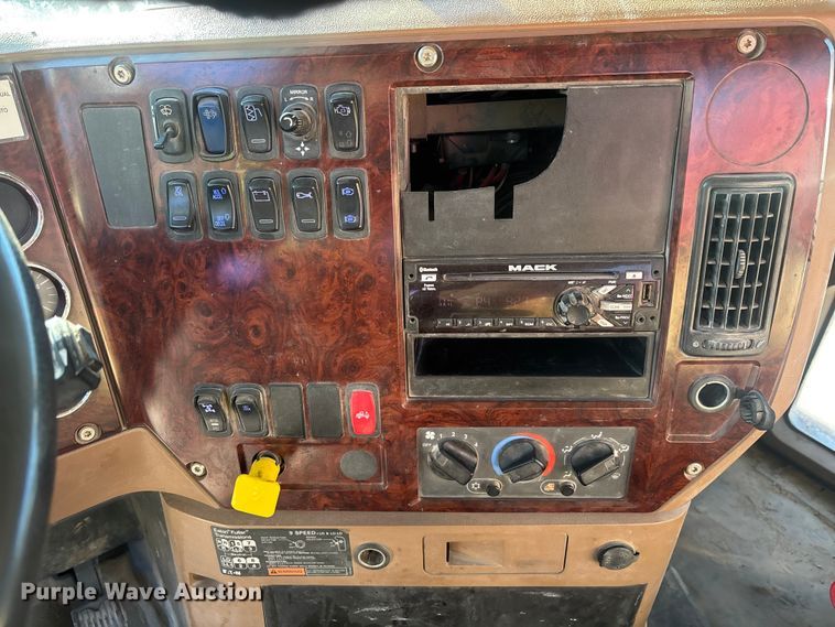 image for item YA1619 2016 Mack Granite GU713 ready mix truck