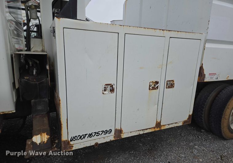 image for item YA1731 2009 International 4300 forestry bucket truck