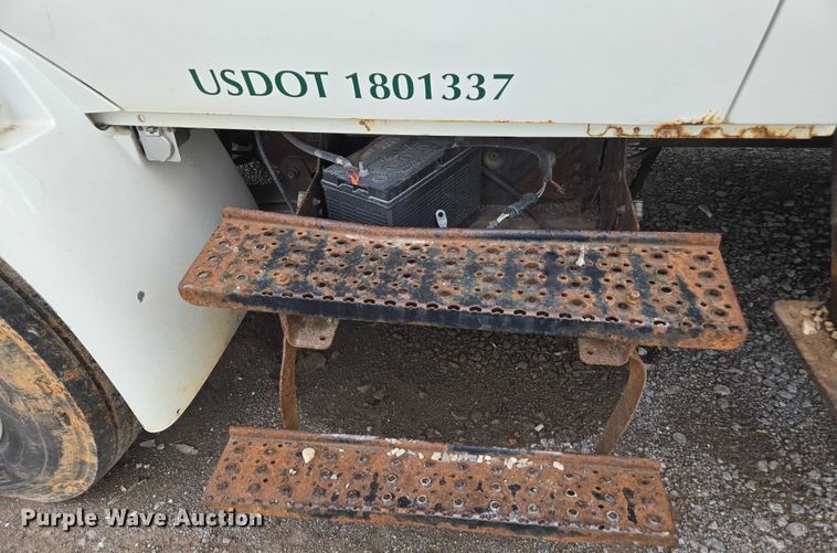 image for item YA1731 2009 International 4300 forestry bucket truck