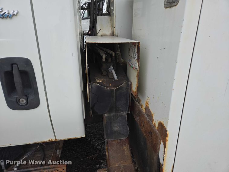 image for item YA1731 2009 International 4300 forestry bucket truck