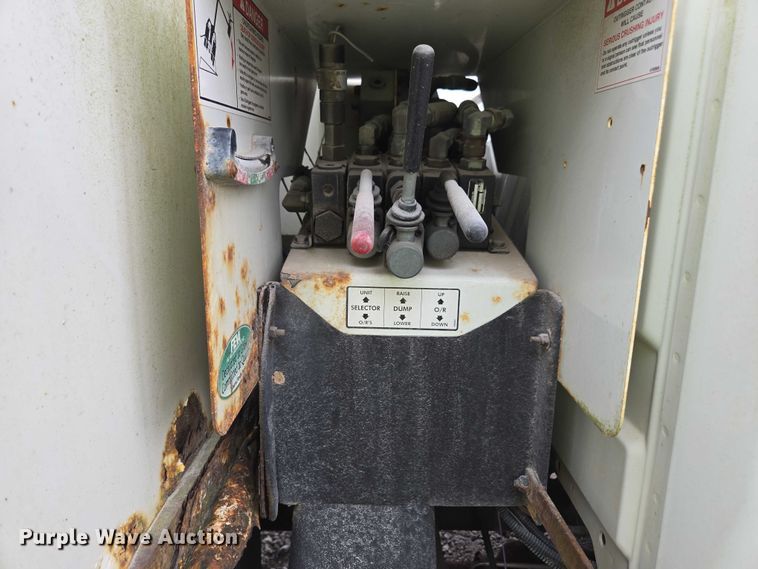 image for item YA1731 2009 International 4300 forestry bucket truck