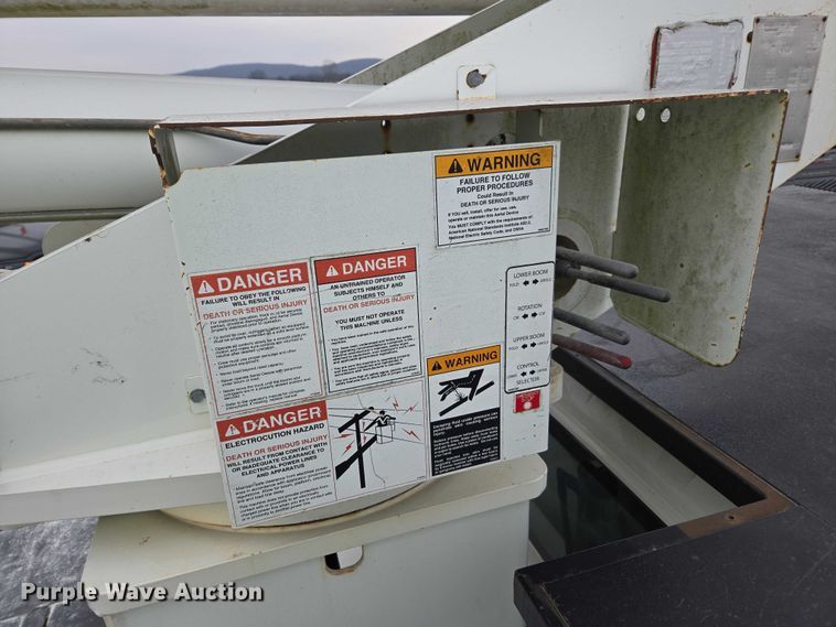 image for item YA1731 2009 International 4300 forestry bucket truck