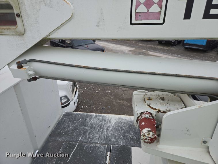 image for item YA1731 2009 International 4300 forestry bucket truck